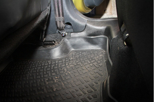 Накладки на ковролин задние АртФорм для Renault Sandero Stepway с 2014_1