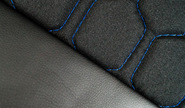 Чехлы сидений модельные (не обивка), гладкая экокожа, центр ткань Полет, цветная строчка Соты на Лада Калина