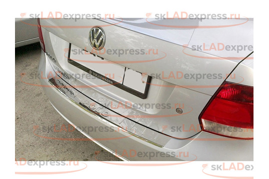 Накладка хромированная на задний бампер Volkswagen Polo седан до 2020 года_1