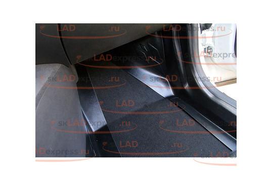 Передние накладки на ковролин на Renault Kaptur с 2016 г.в. АртФорм_1
