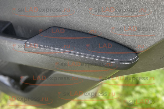 Комплект подлокотников на двери ЯрПласт Premium с цветной строчкой на Хендай Крета 2016-2020 г.в._1