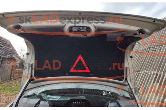 Обивка крышки багажника ворсовая со светоотражающим аварийным знаком на Лада Гранта FL седан_1