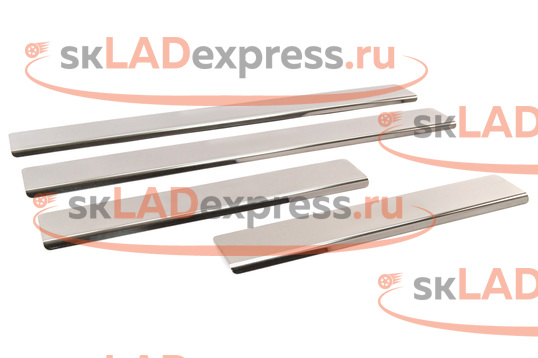 Накладки на внутренние пороги с гравировкой названия модели, нержавеющая сталь AutoMax на Лада Ларгус с 2012 г.в._1