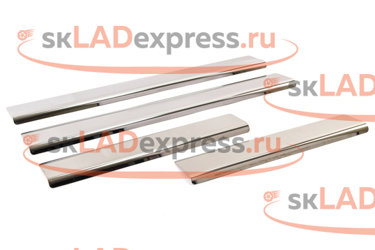 Накладки на внутренние пороги с гравировкой названия модели, нержавеющая сталь AutoMax на Skoda Rapid с 2014 г.в._1