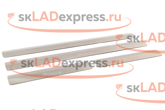 Накладки на внутренние пороги с гравировкой названия модели, нержавеющая сталь AutoMax на Лада Приора 2007-2018 г.в._1