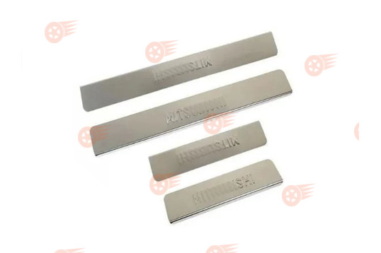 Накладки на пороги хромированные с надписью на Mitsubishi ASX_1