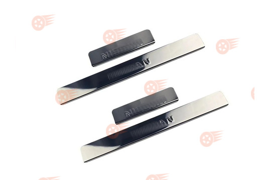 Накладки на пороги хромированные с надписью на Nissan Terrano_1