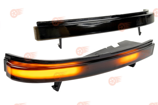 Повторители поворота динамические с черным стеклом Плазма в зеркала нового образца на Лада Приора_1