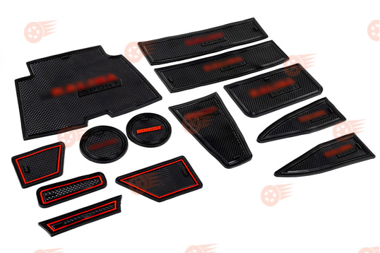 Комплект черно-красных силиконовых ковриков панели приборов и консоли на Лада Калина 2_1