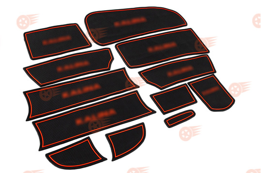 Комплект черно-красных силиконовых ковриков панели приборов и консоли на Лада Калина_1