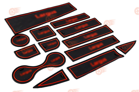 Комплект черно-красных силиконовых ковриков панели приборов и консоли на Лада Ларгус_1