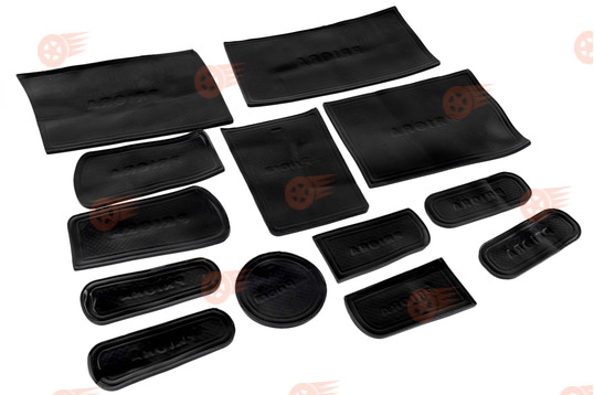 Комплект черных силиконовых ковриков панели приборов и консоли на Приора 1 2007-2012 г.в._1